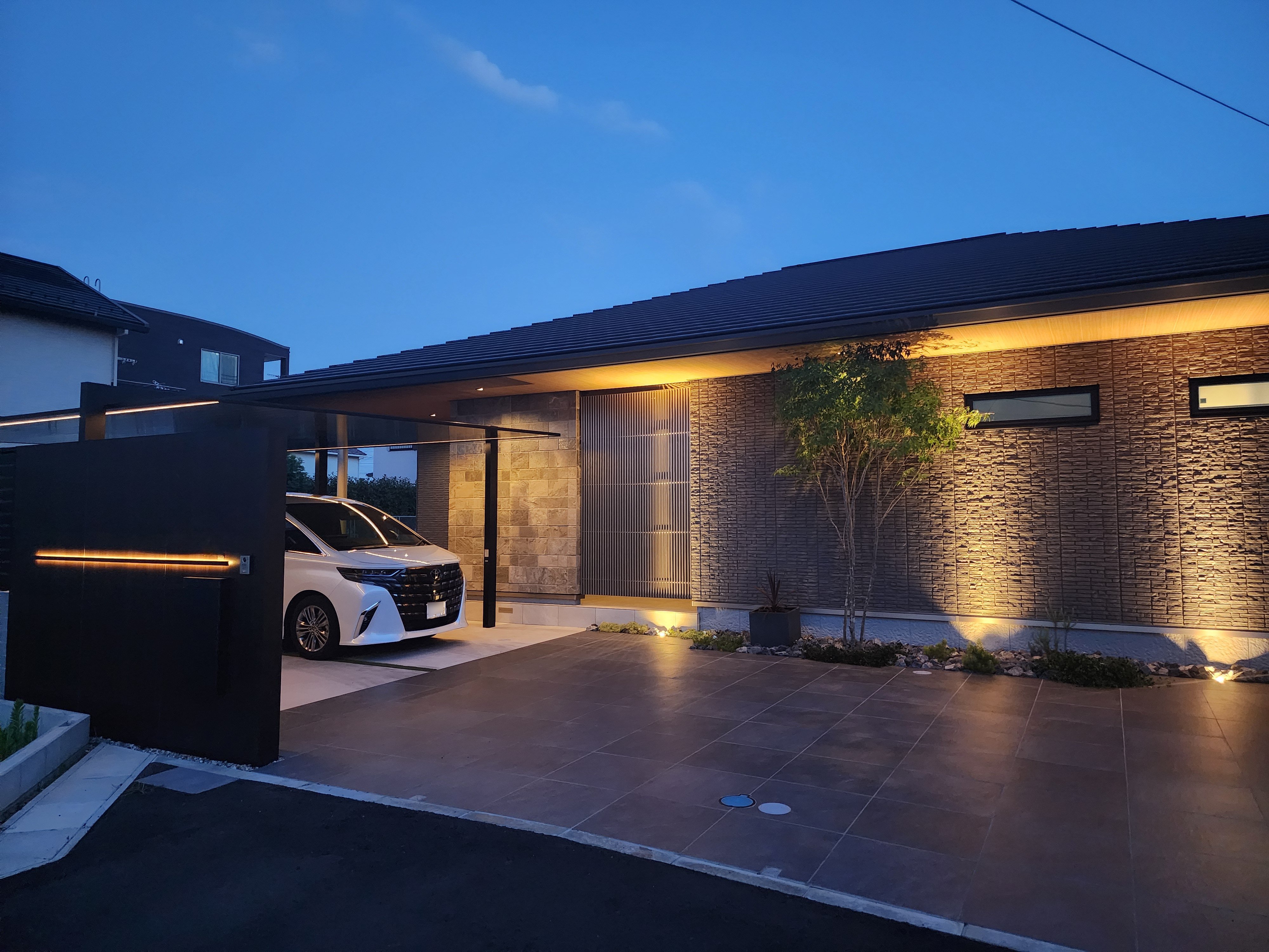 平屋住宅のデザインエクステリア 住空間全体をランクアップする外構を実現 画像