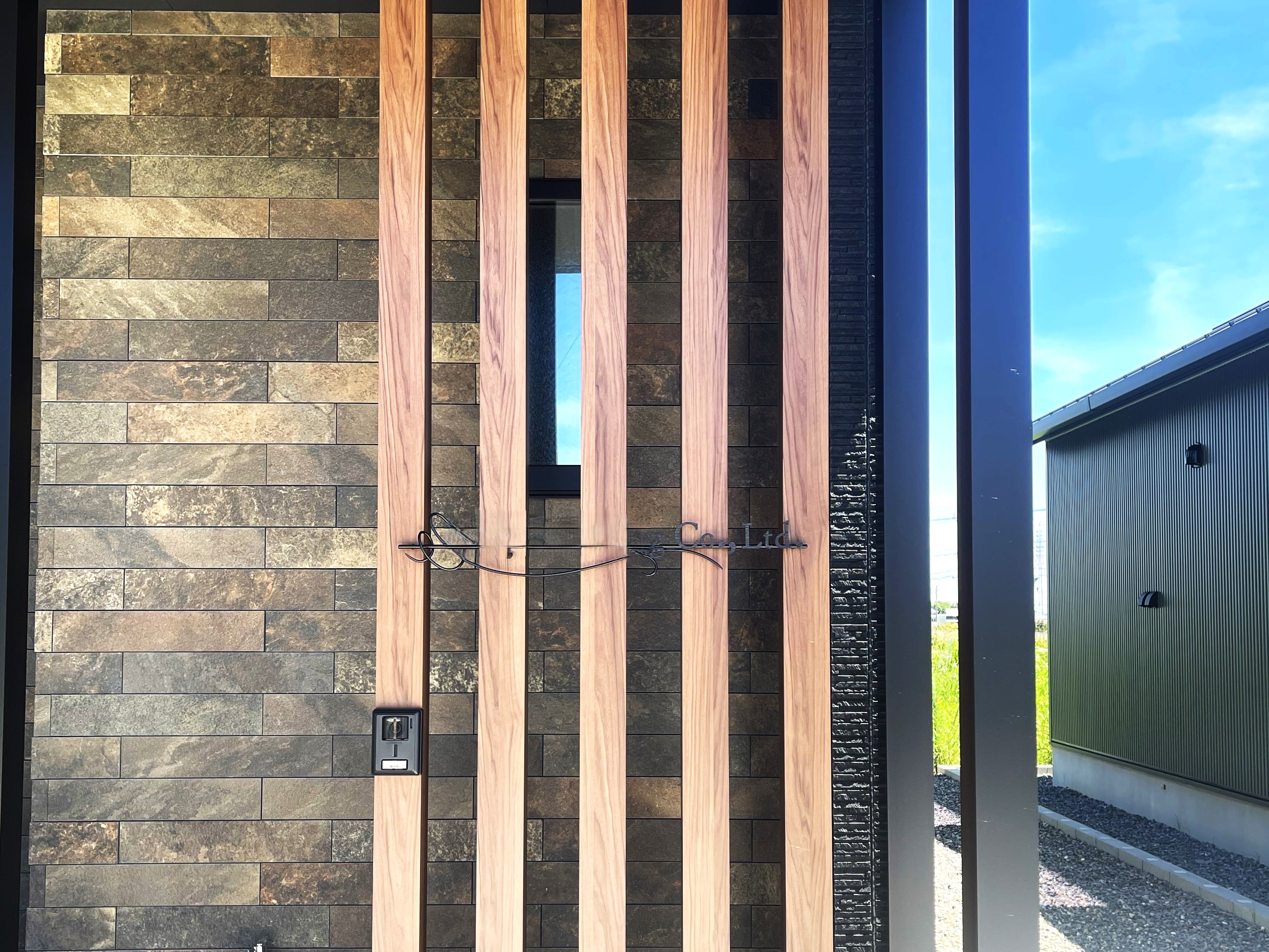 家の顔となるおしゃれな表札選び 人気の表札について解説します! アイキャッチ画像