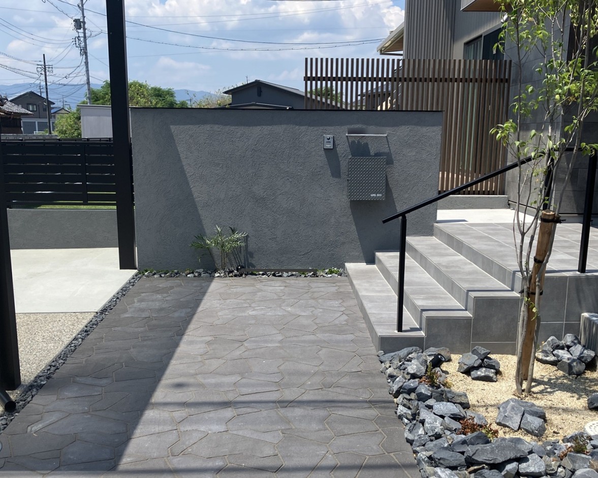 お家の顔を素敵に演出!後悔しない「門柱」の選び方と最新施工事例 アイキャッチ画像