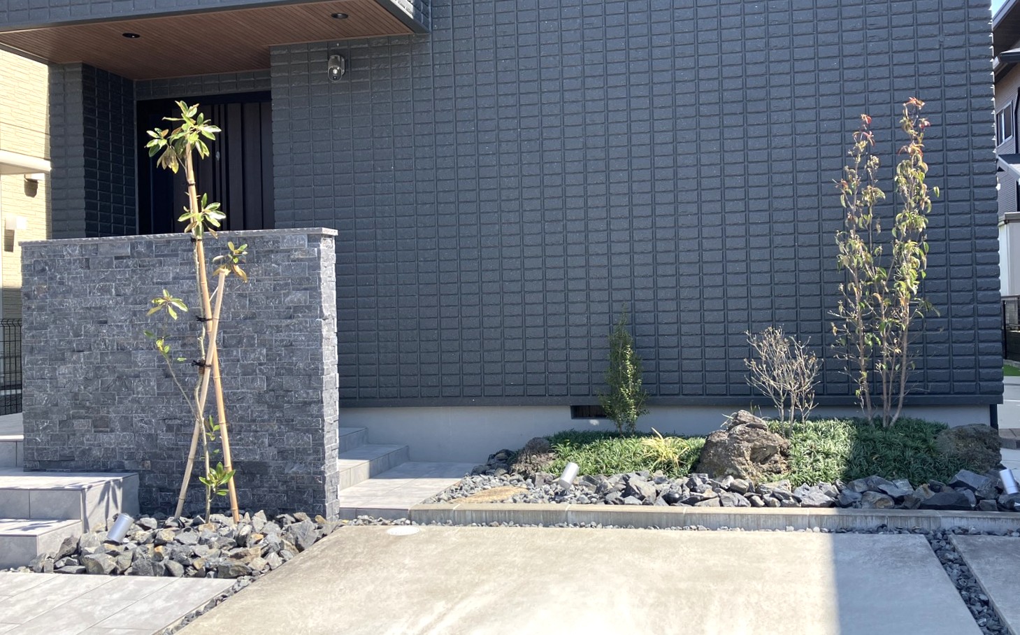 樹木や植物の植え替えで快適ガーデンへ 画像