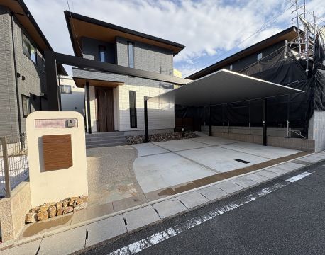 デザインカーポートの設置で住空間全体をランクアップ！ アイキャッチ画像