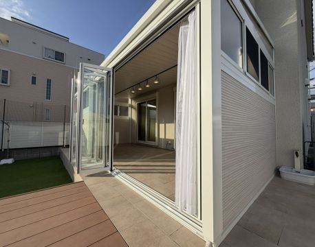 ソトとナカをつなぐ快適空間が誕生　暮らし広がるガーデンルーム施工事例 アイキャッチ画像